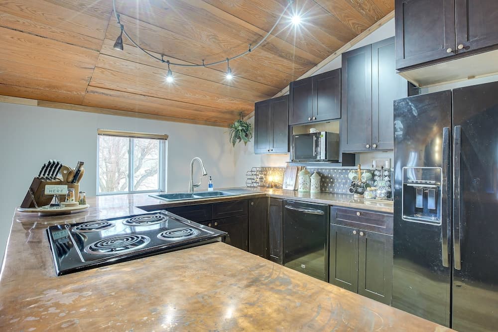 Homey Ohio Getaway on Private 7-acre Farm!