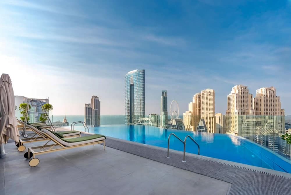 SIMPLY COMFORT  Bright Apartments Steps from Marina Walk
