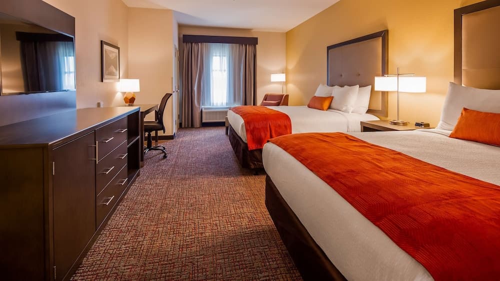 B/W Plus Elizabethtown Inn & Suites