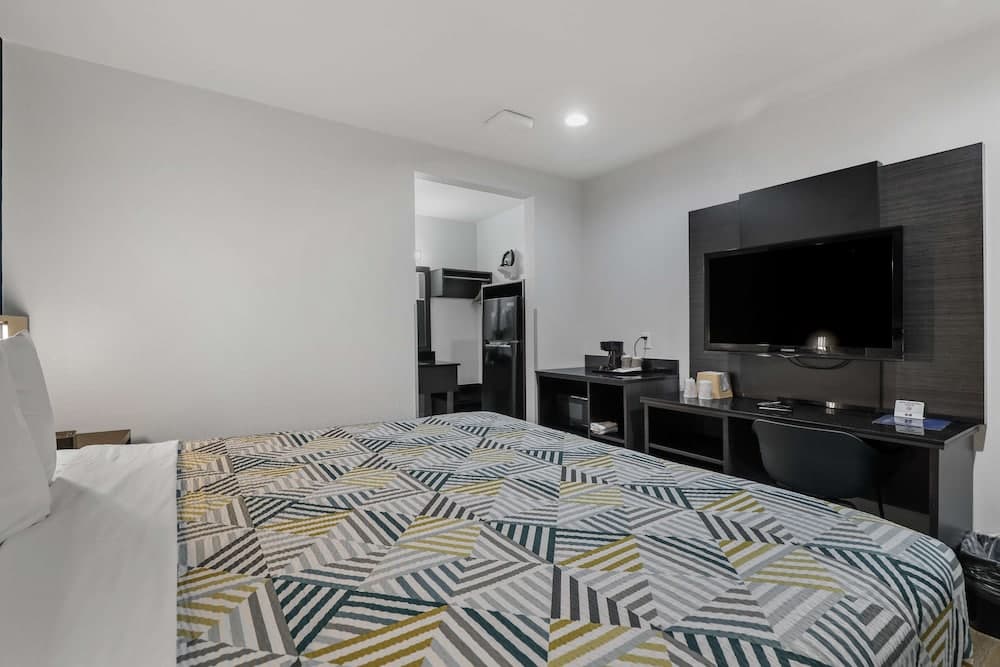 Studio 6 Suites Escondido, CA