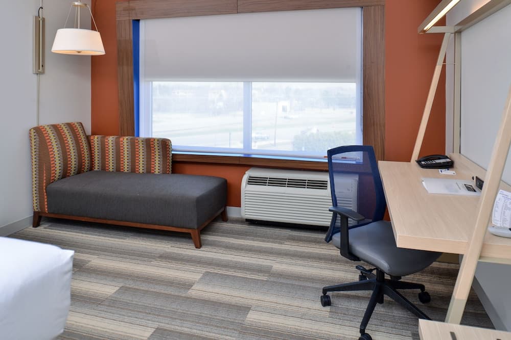 Holiday Inn Express & Suites Southgate - Detroit Area by IHG