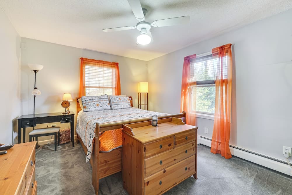 Pool, Deck & Grill: Spacious Apt in Naugatuck!