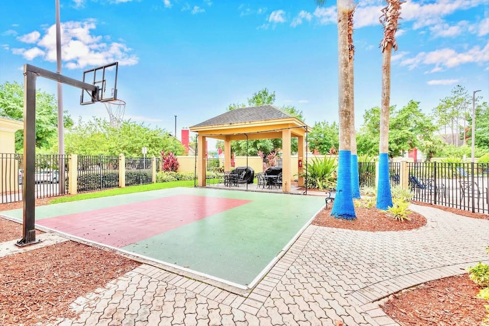 Cozy 1BR Condo w Pool - Near Universal Studios