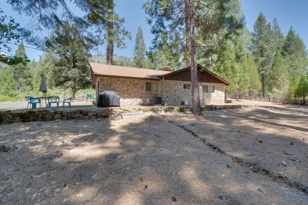 Riverfront Home Near Yosemite National Park!