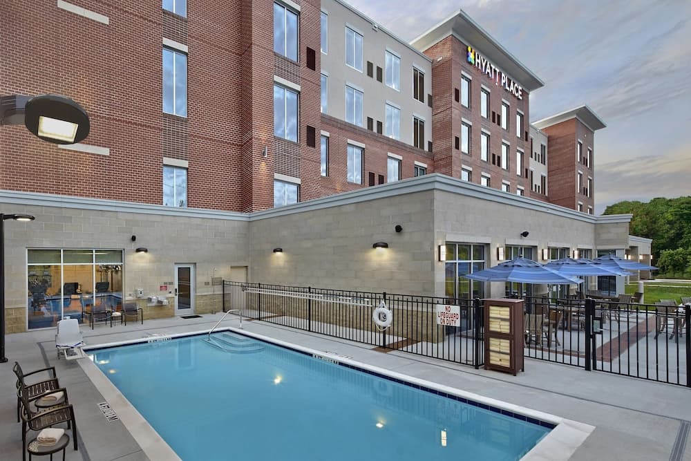 Hyatt Place Chapel Hill / Southern Village