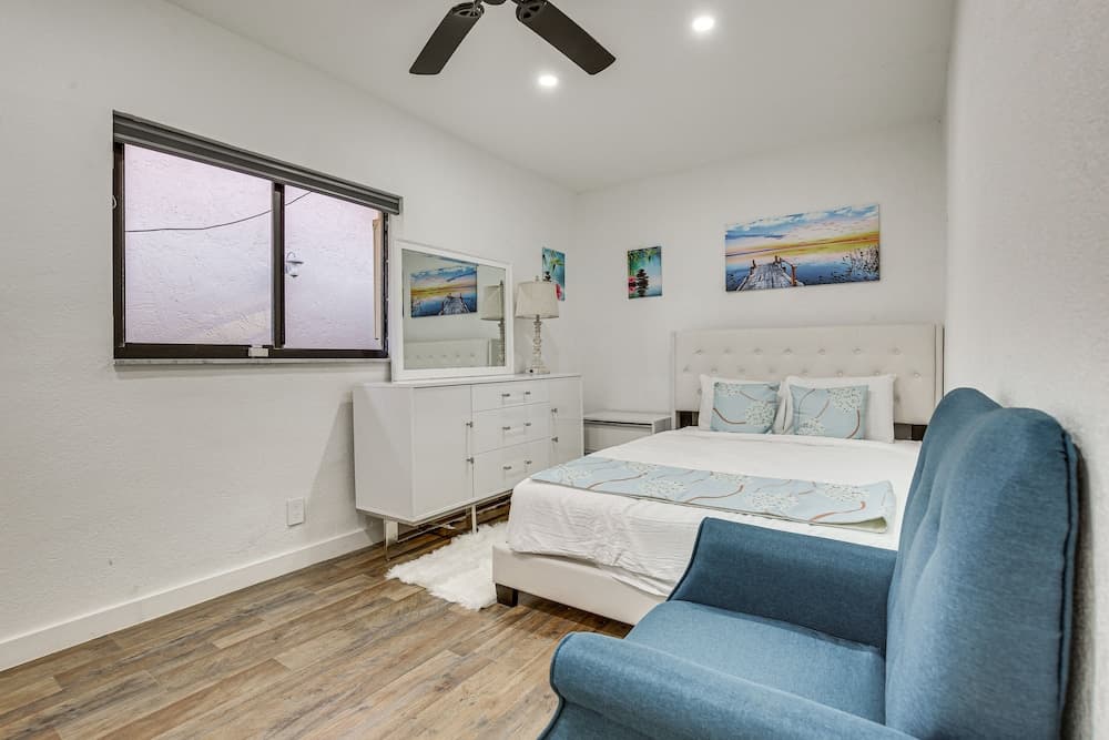 Pool & Hot Tub: Spacious Villa in Coral Springs!