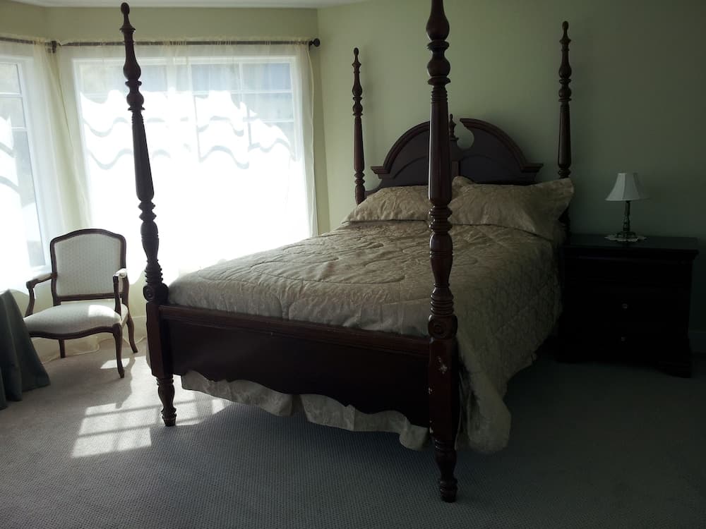 Harvelle House Bed & Breakfast