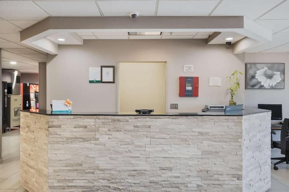 Sonesta Essential Hotels & Suites Kansas City/Blue Springs