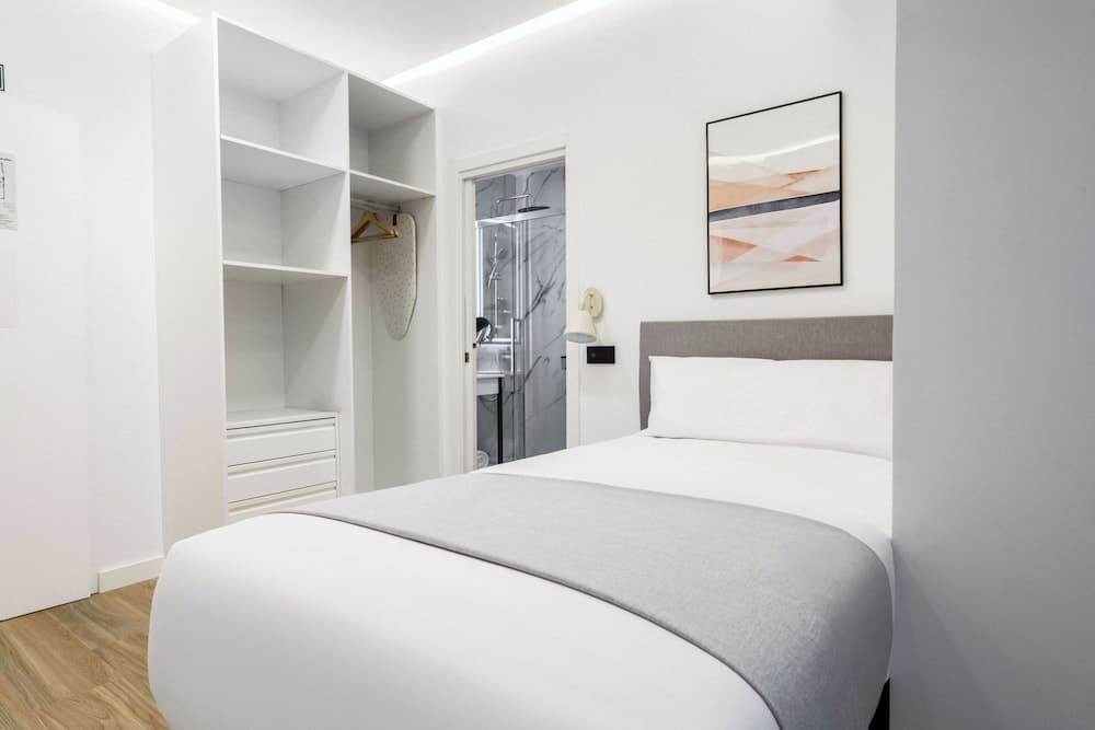 Limehome Piraeus Iris