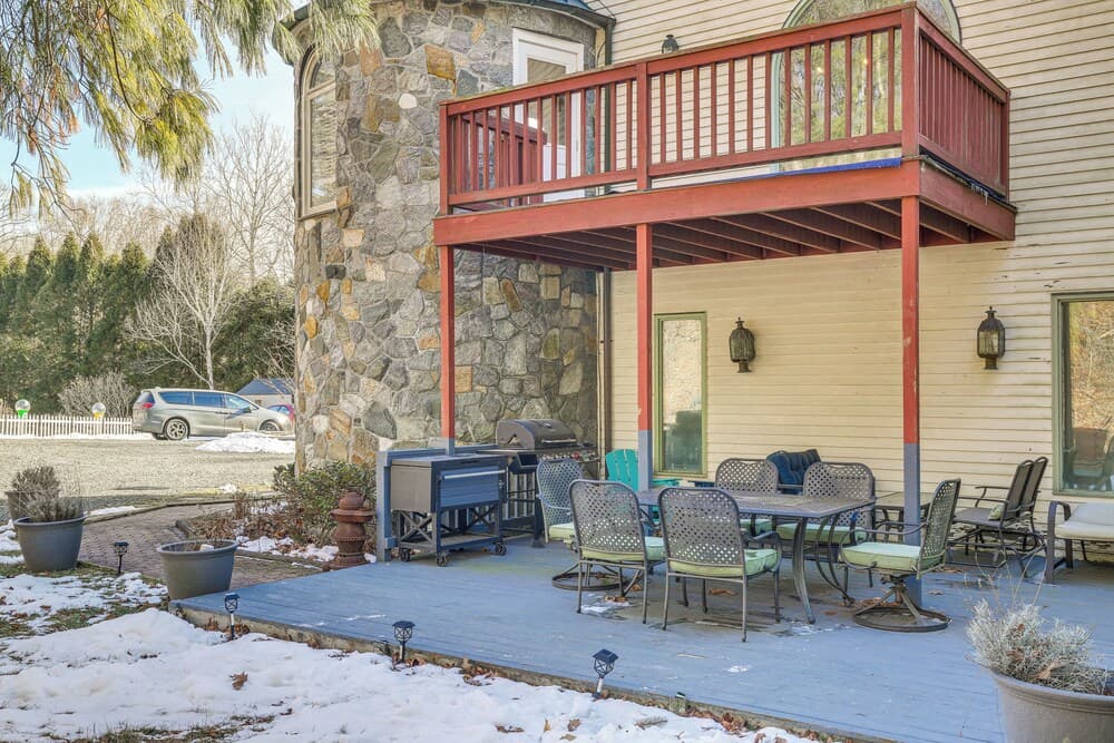 4 Mi to Danbury: Apt w/ Indoor Pool Access