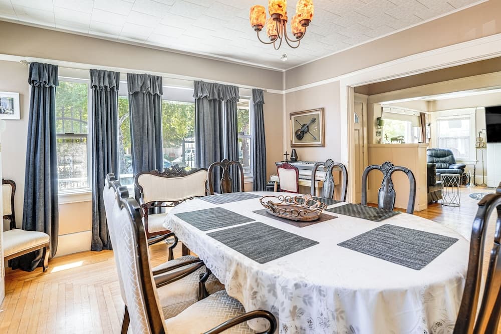 Miracle Mile Stay: Classic Stockton Home w/ Yard!