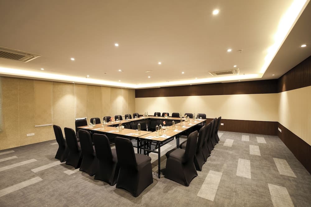 Rhythm Gurugram, Hotel & Suites, Sohna Road