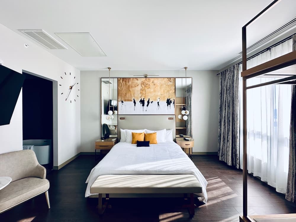 Chez Hotel Arlington Heights