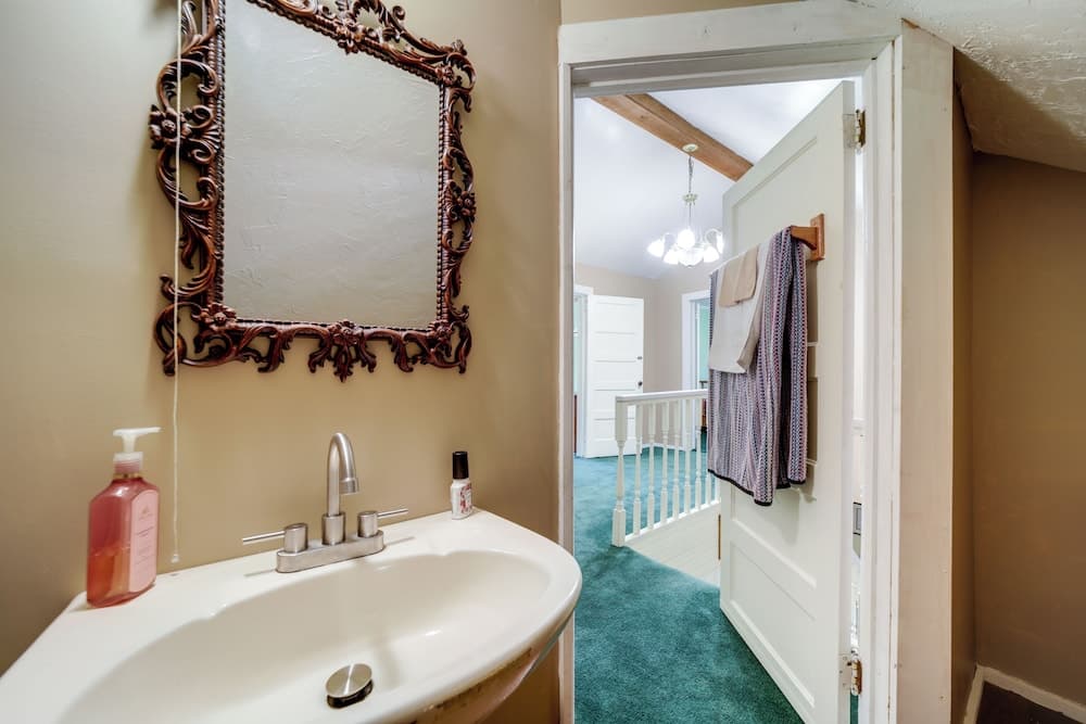 Pet-friendly Smoky Mountain Getaway w/ Fire Pit!