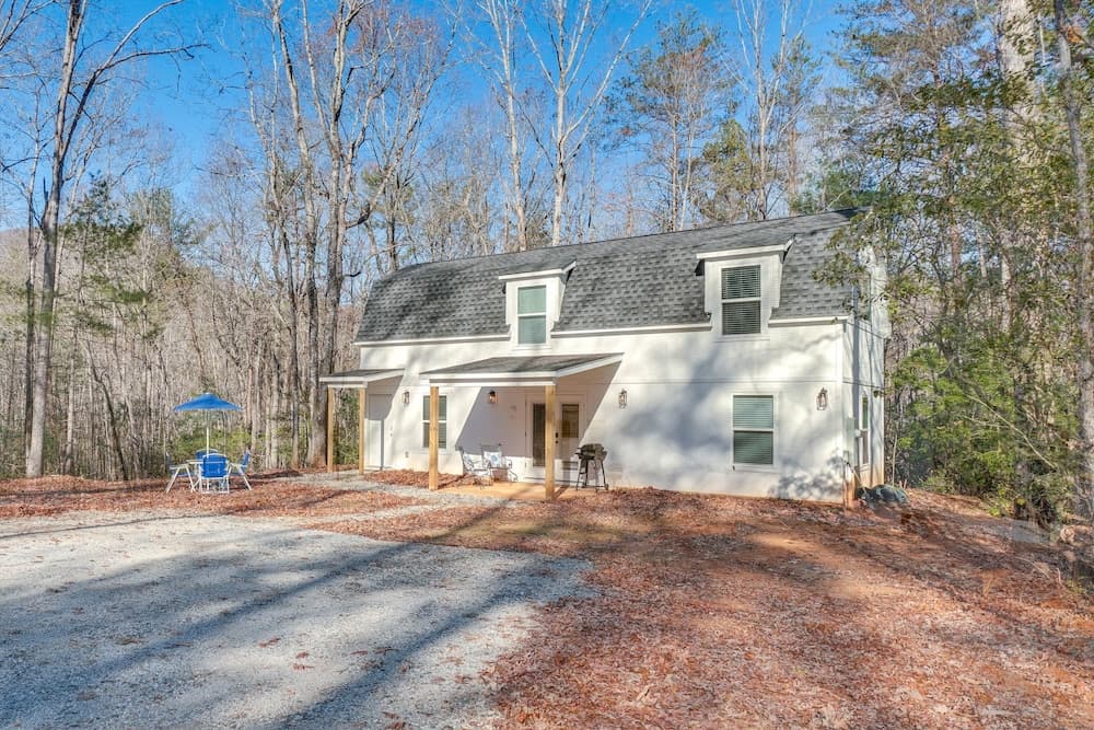 Cleveland Retreat w/ Patio: Yonah Mountain Views!