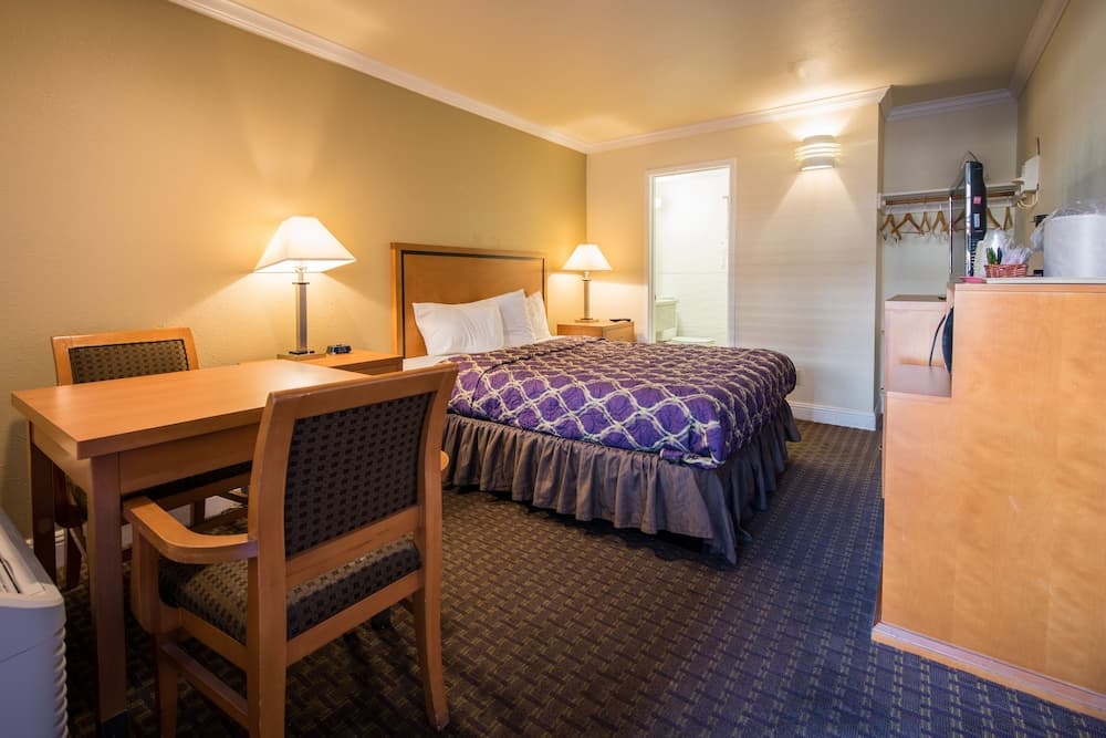 SOMA Park Inn – Civic Center