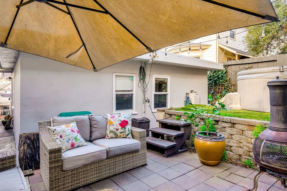 Oakland Apartment w/ Shared Hidden Backyard Oasis!