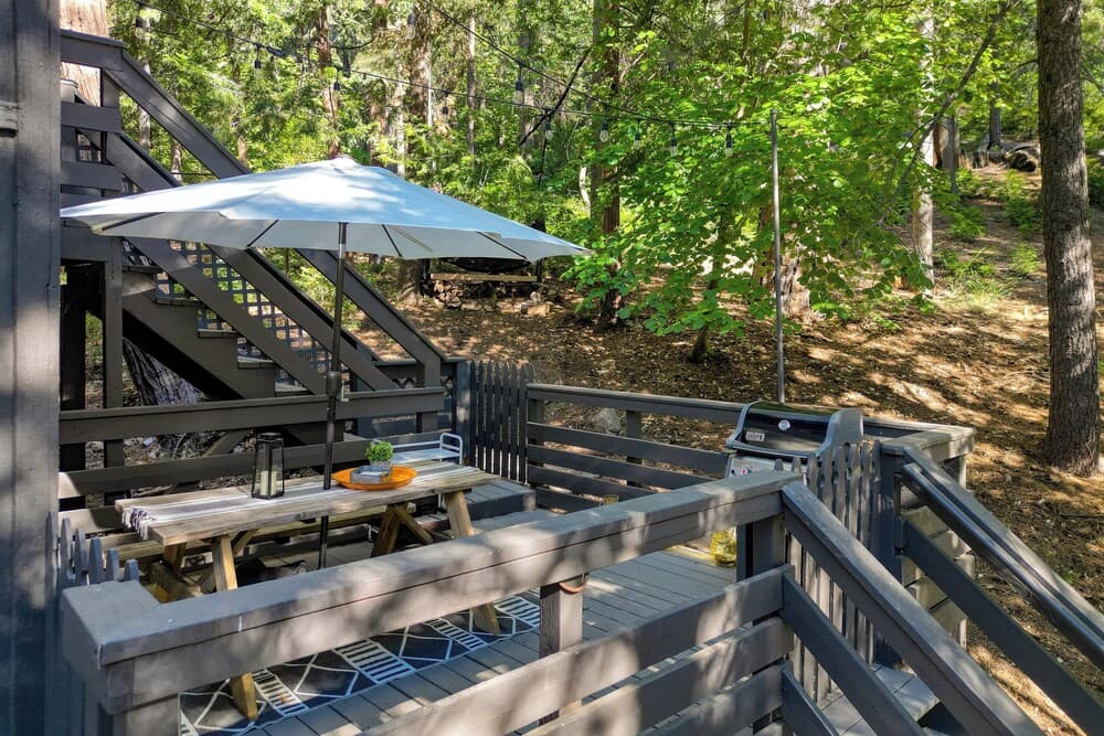 A-frame Retreat Chic and Modern Forest Views, Hammock, Outdoor Dining, Decks