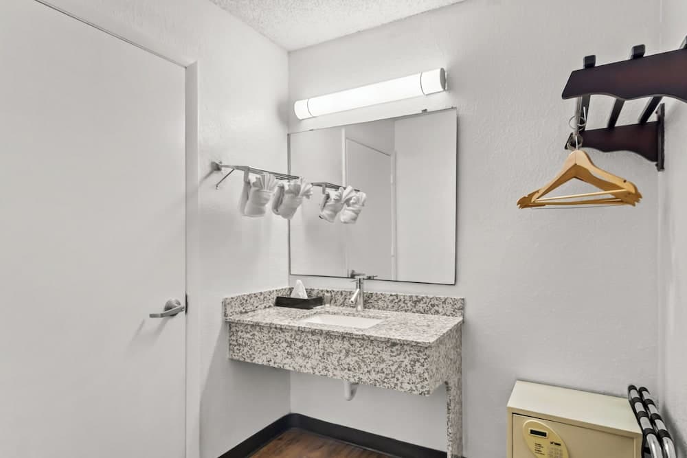 Homestay Inn & Suites