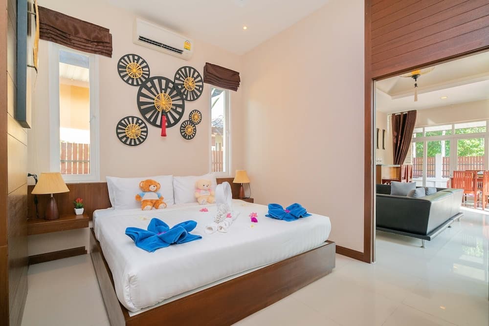 Rawai Private Villas - Pool and Garden