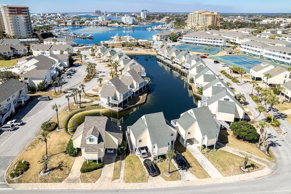 SPC 2021 is a Harbor front 1 BR by RedAwning