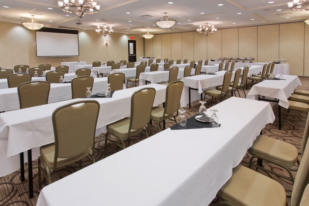Holiday Inn Hotel & Suites Red Deer South by IHG