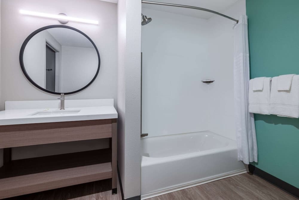 ECHO Suites Extended Stay by Wyndham Richmond West