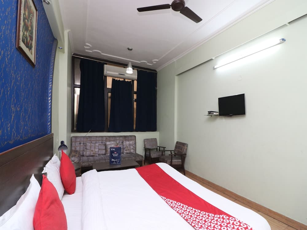 OYO 24788 Hotel Samrat