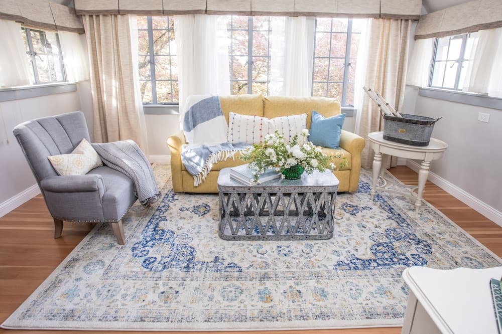 Hummingbird Estate Wine & Suites