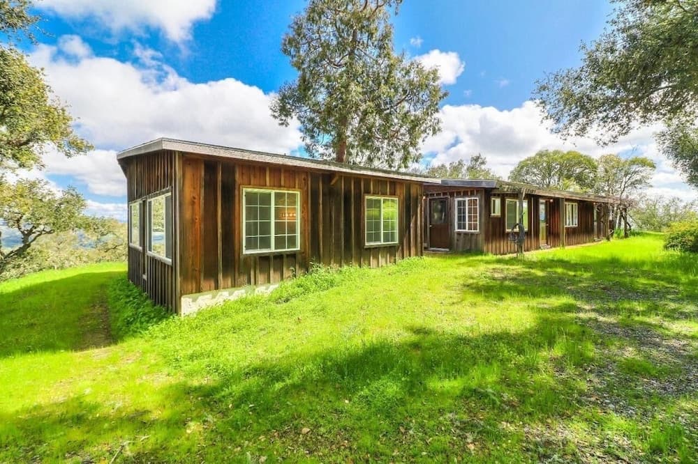 LX 57: Weathertop Rustic Ranch in Carmel With Luxury Amenities