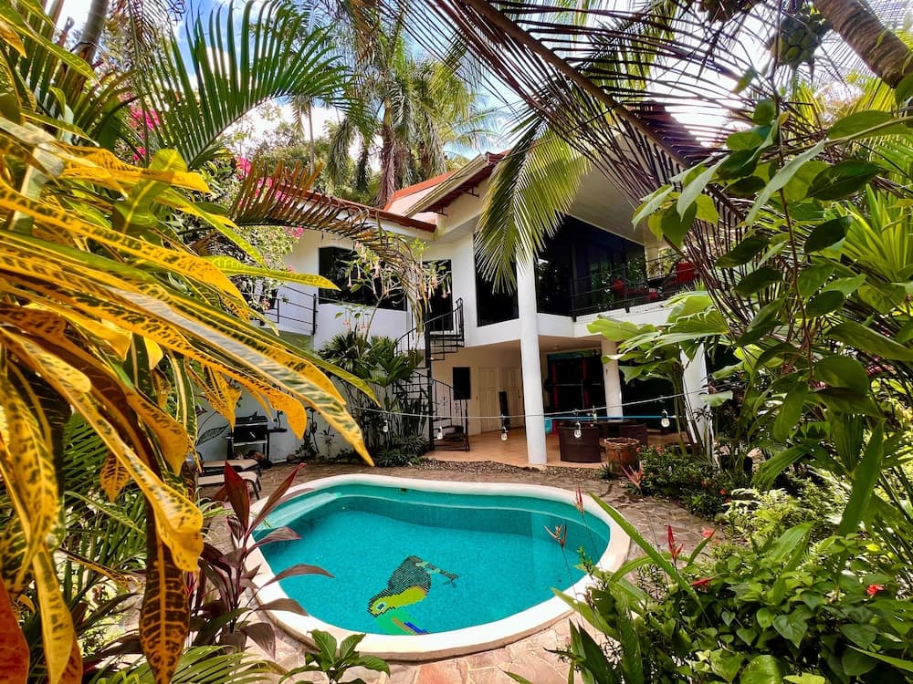 Beautiful private villa w private pool