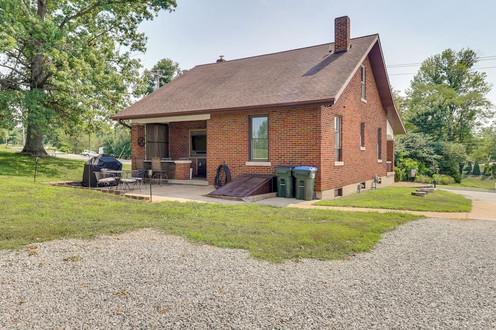 14 Mi to St Louis: Dog-friendly Columbia Home
