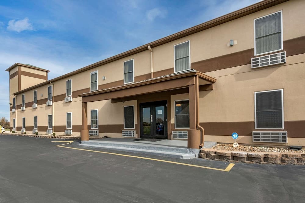 Econo Lodge Inn & Suites Granite City - St. Louis