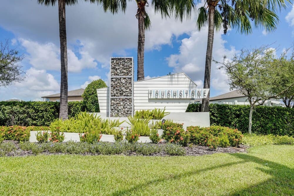 4 Mi to Brandon Exchange: Resort-style Townhome!