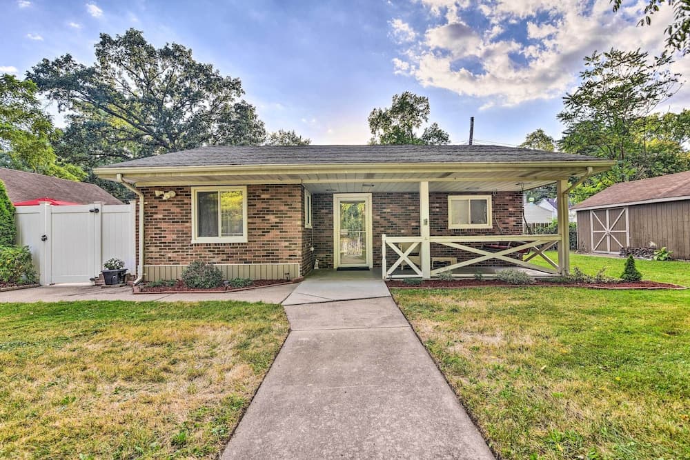 Pet-friendly Taylor Home w/ Backyard Oasis!