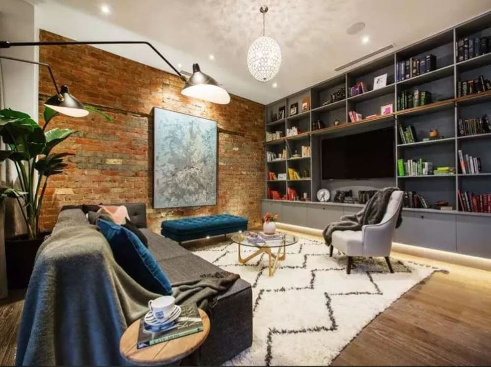 ReadySet Apartments at Glasshouse