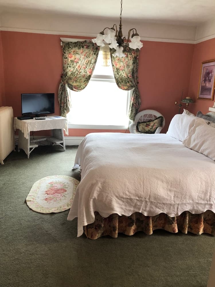 Hickory House Inn