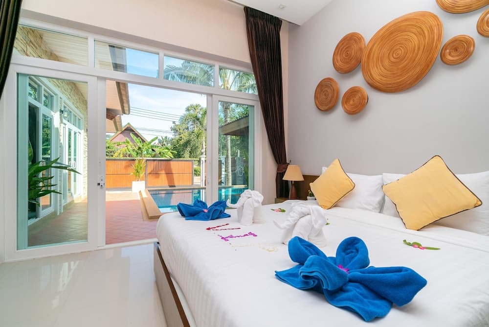 Rawai Private Villas - Pool and Garden