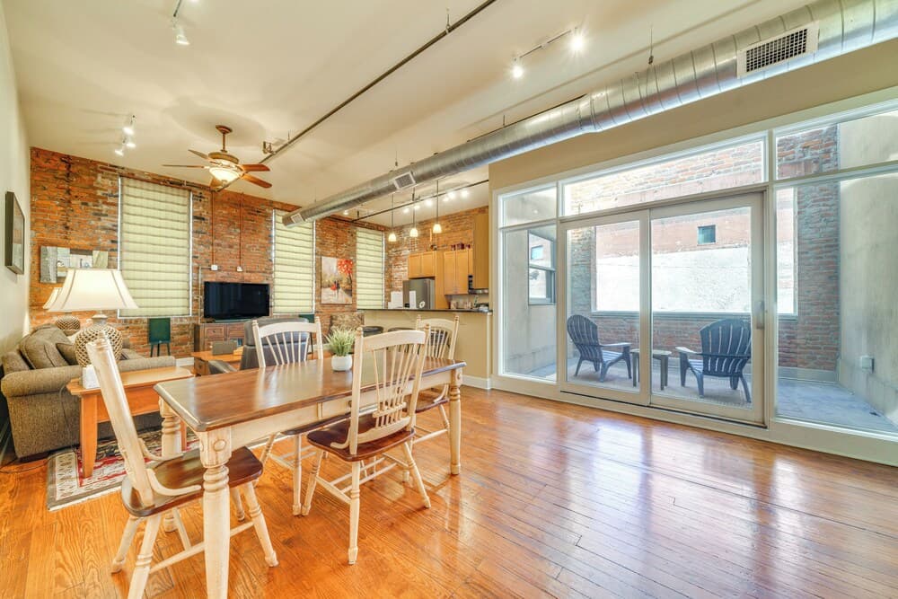 Downtown Louisville Escape: Perfect for Events!
