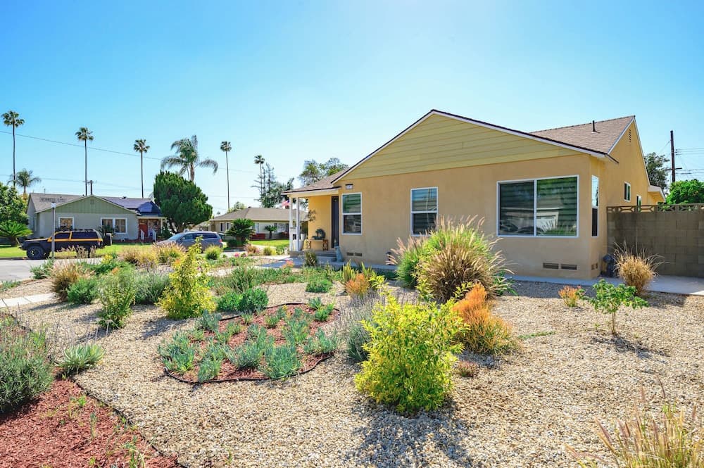 Stylish New Home Bright, Modern & Fully Stocked