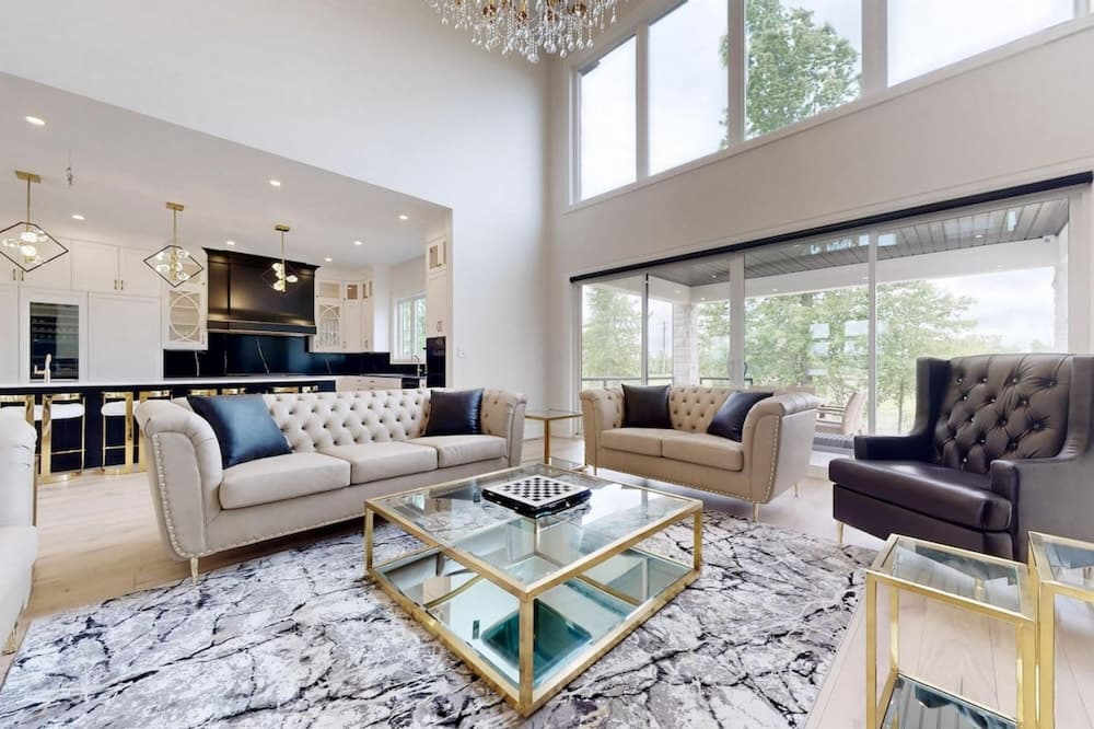 Lucky Mansion Luxury Villa in Fort Erie