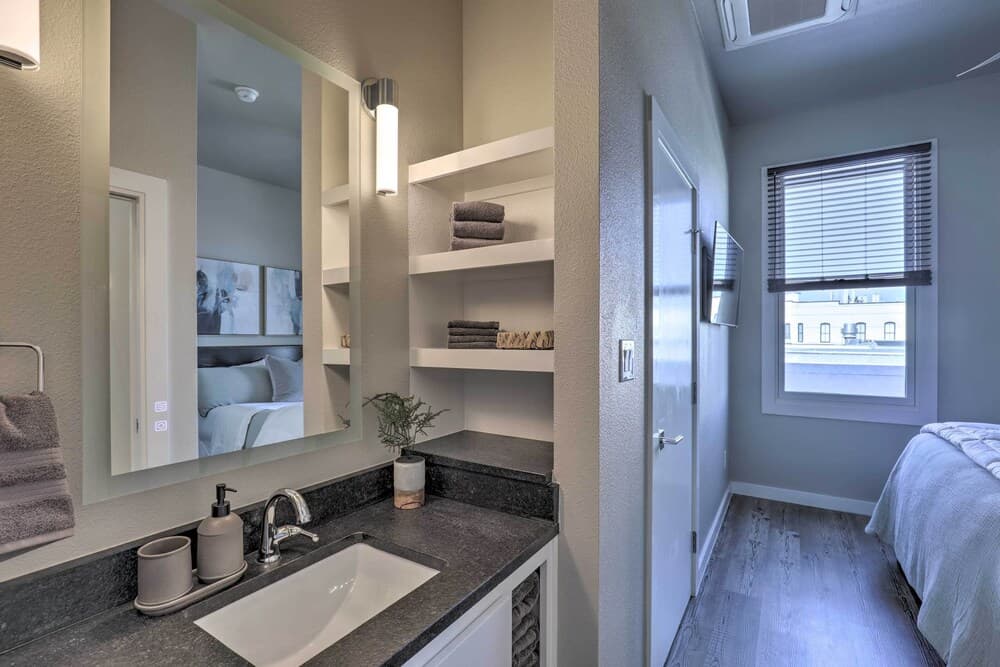 Stylish San Marcos Apt in the Heart of Dwtn!
