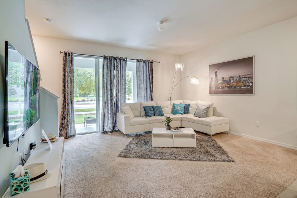 Modern Family Townhome w/ Patio in Riverview!