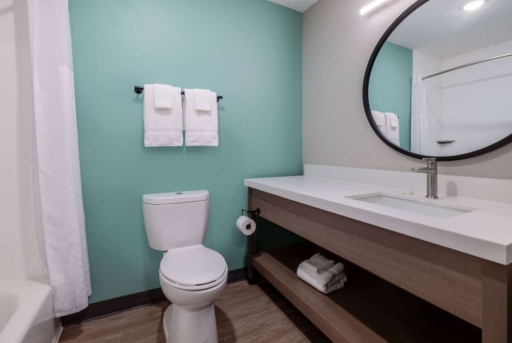 ECHO Suites Extended Stay by Wyndham Richmond West