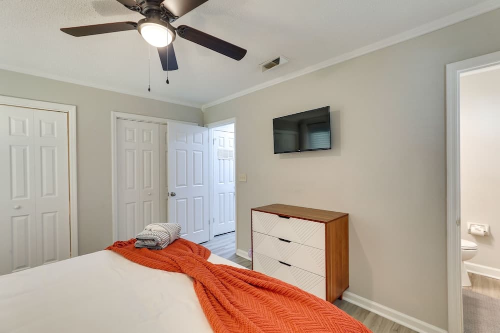 Summerville Vacation Rental: 4 Mi to Downtown!