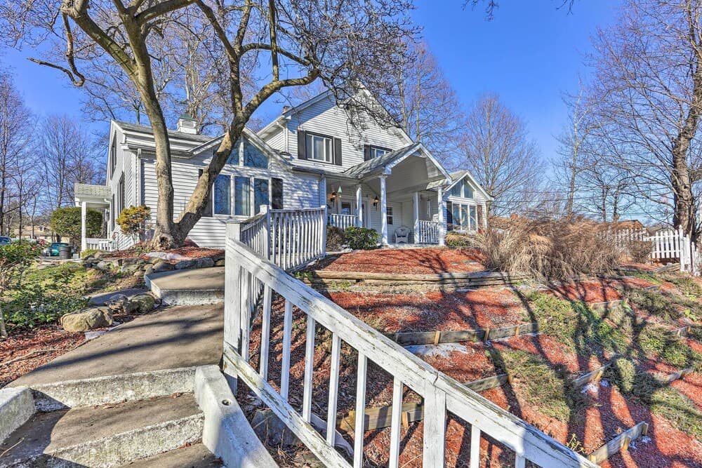 Relaxing New York Home w/ Boat Dock & Lake View!