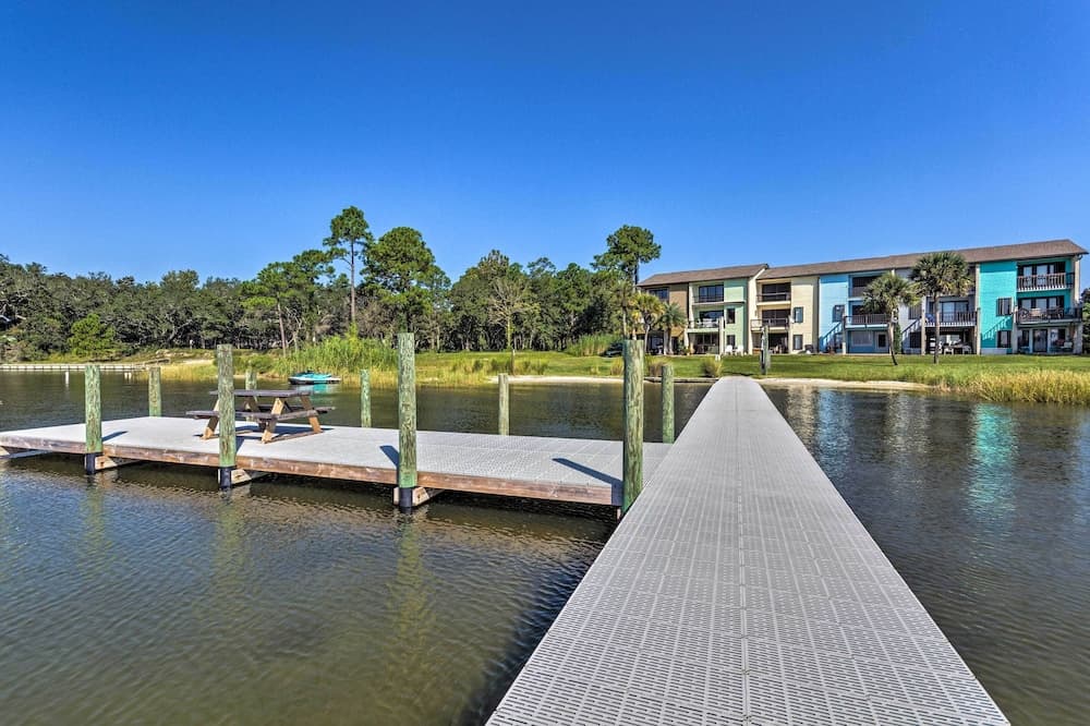 Stylish Bayfront Townhome < 10 Mi to Beach!