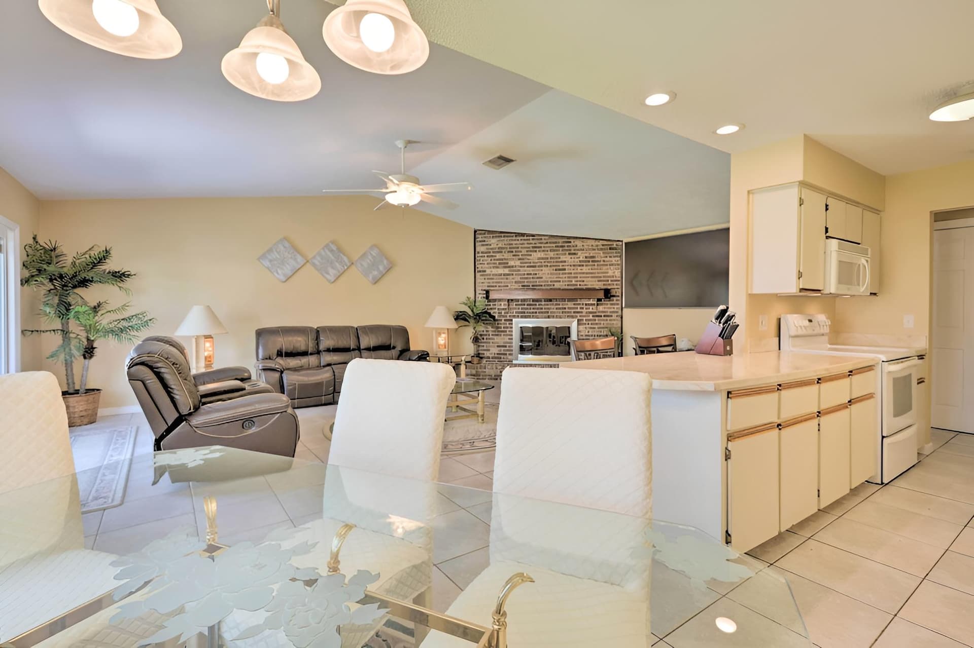 Edgewater Abode ~ 7 Mi to New Smyrna Beach!