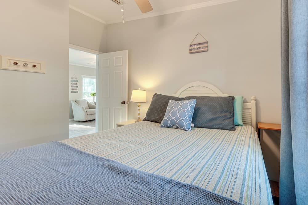 Breathtaking Views & Deck: Badin Lake House!