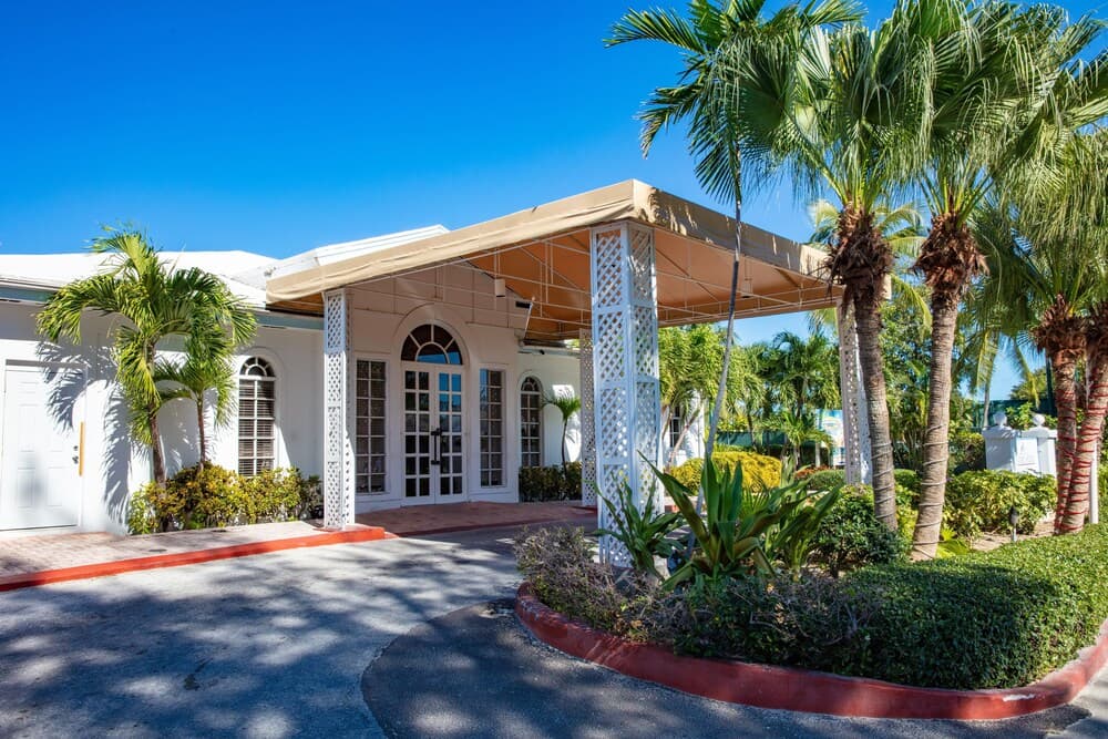 Beach Front Resort On Beautiful Beach Near Atlantis